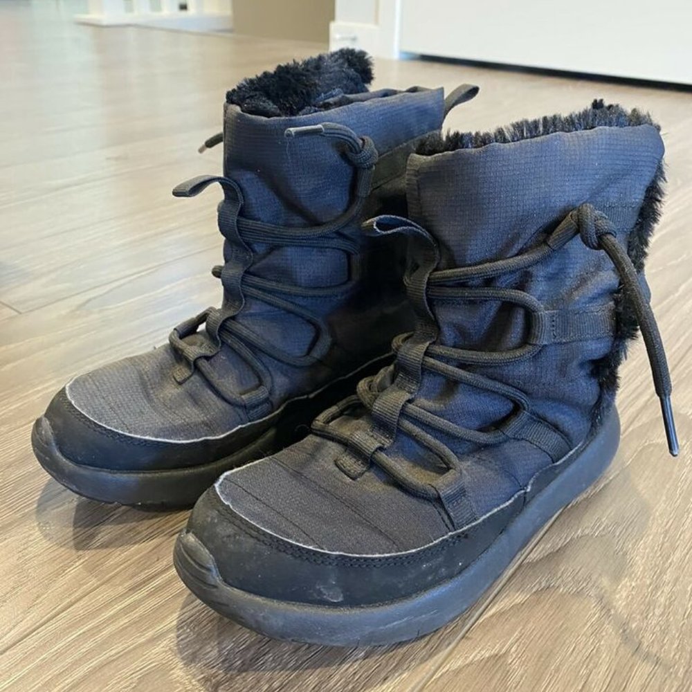 Add on +20🩷/Nike kids winner boots : size 3Y